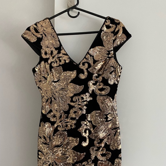 Black with gold sequins -Above the knee dress - Picture 3 of 7